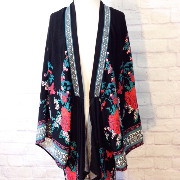 Flying Tomato Jackets & Blazers - NWT Flying Tomato Floral Open Front Kimono